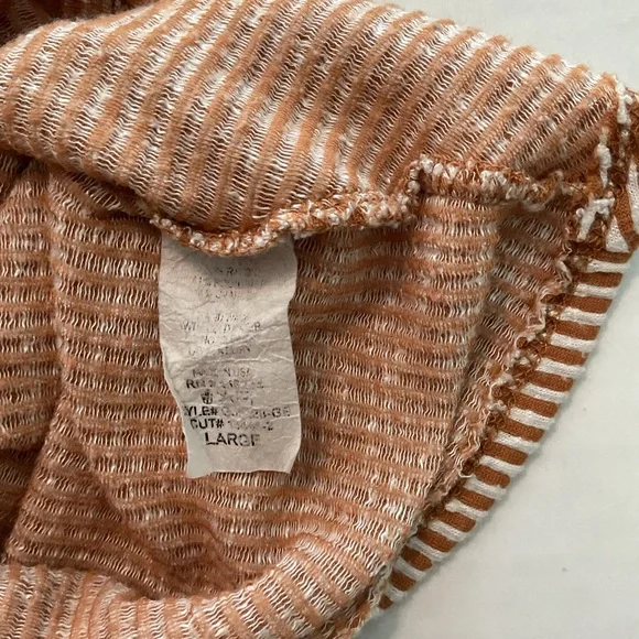 Gyft Striped‎ V-Neck Tie-Front Top - Picture 8 of 8